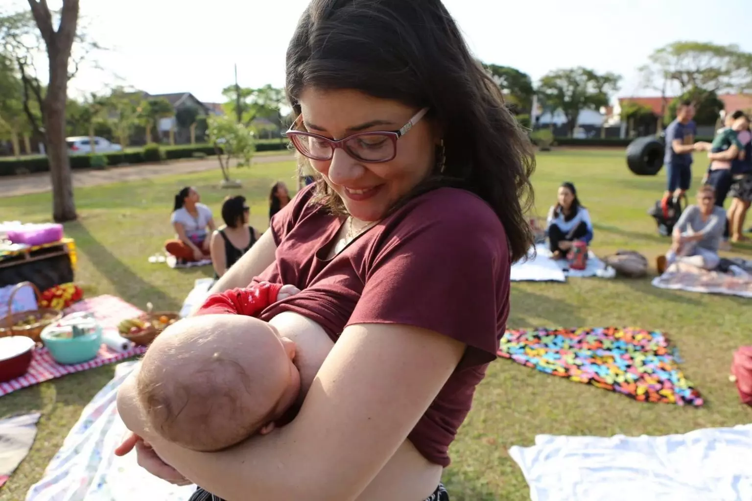 Mães se reúnem em parque de Dourados para ‘mamaço’ no próximo domingo
