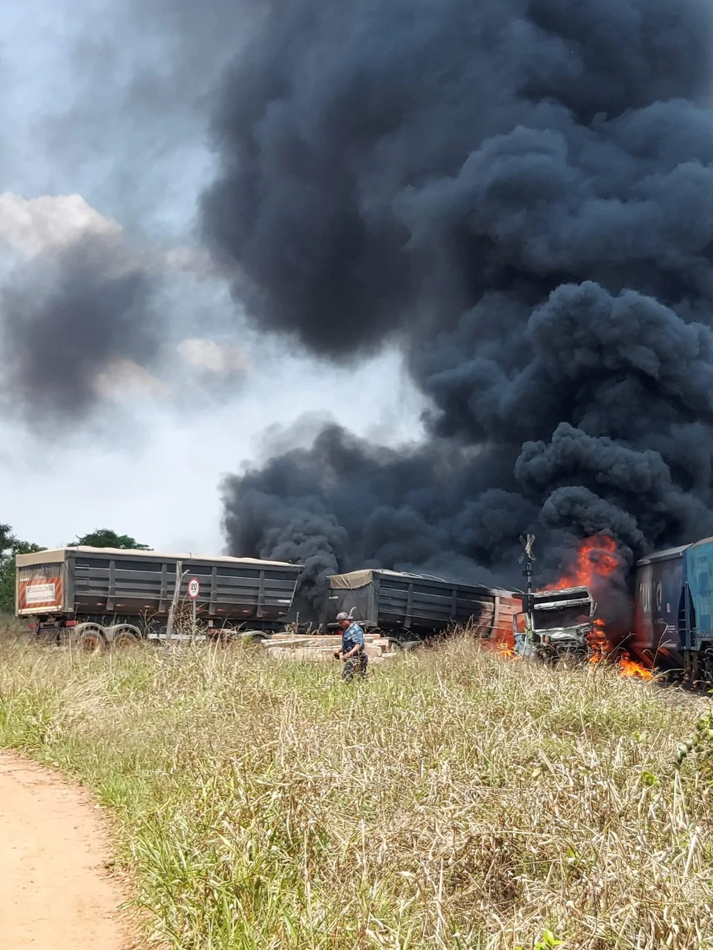 Cassilândia: acidente entre Bitrem e Trem na estrada da Sete Placas