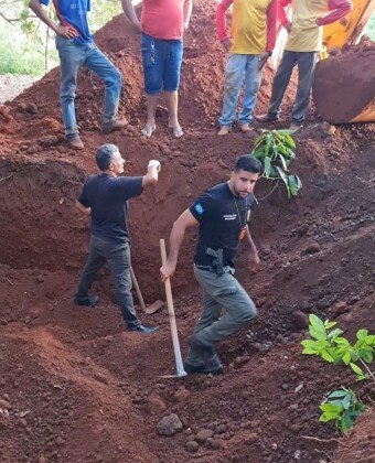 Homem mata esposa a pauladas e esconde o corpo em fossa por três anos