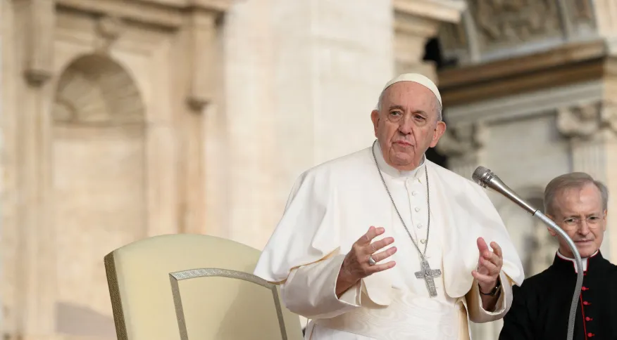 Mulheres na gerência têm melhorado o Vaticano mais do que homens, diz papa