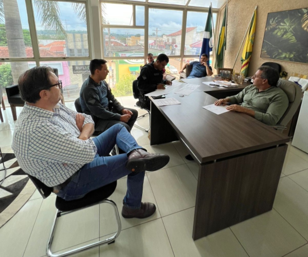 Cassilândia : Prefeito Valdecy Costa (PSDB) reuniu com delegado Rodrigo de Freitas e Capitão PM Jonas para tratar de segurança pública em Cassilândia