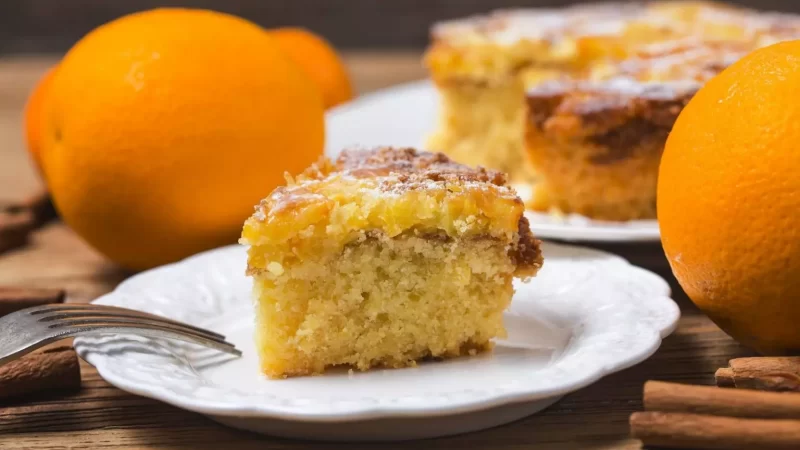 Troque laranjas por suco em pó de saquinho e faça um delicioso bolo para o lanche da tarde
