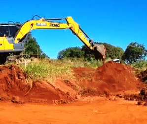 Prefeitura de Cassilândia inicia readequação para cascalhamento da estrada que dá acesso ao Salto