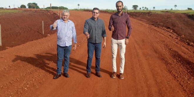 PREFEITURA MUNICIPAL DE CASSILÂNDIA FAZ LEVANTAMENTO E CASCALHAMENTO DA ESTRADA DO SALTO