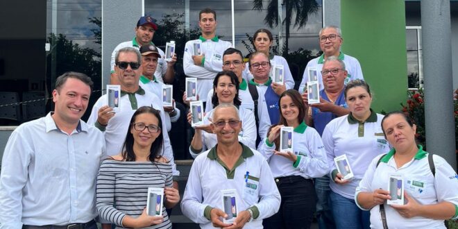 ENTREGA DE SMARTPHONES AOS AGENTES DE ENDEMIAS