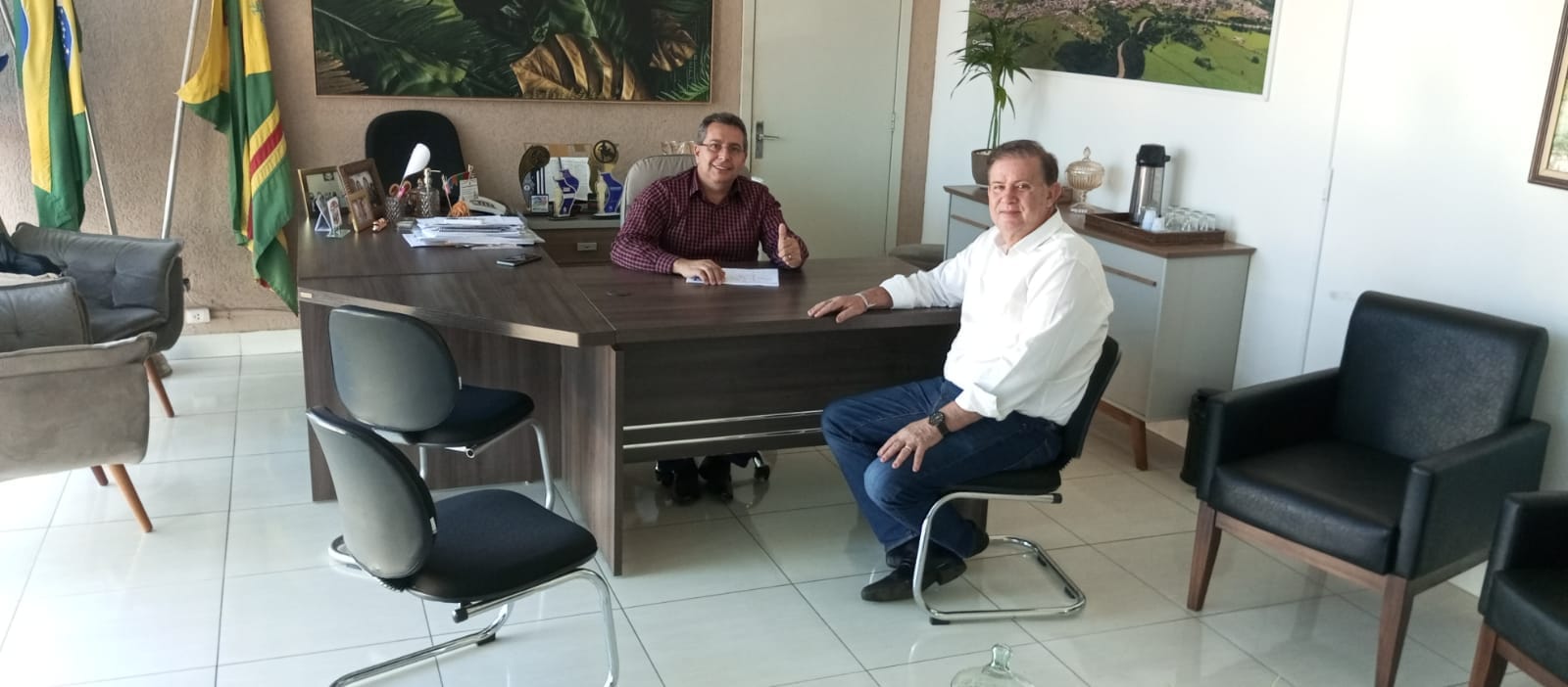 Cassilândia: Prefeito recebe visita do Chefe da Casa Civil, Eduardo Rocha, que manifesta apoio à Administração