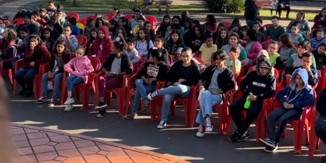 Cassilândia: aconteceu hoje na praça São José a campanha Educativa ‘Água é Vida, Água é Saúde’