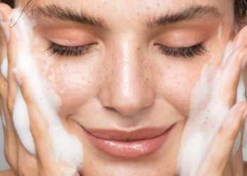Limpeza de pele caseira: 4 receitas para deixar a pele perfeita