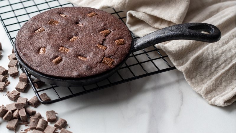 Aprenda como fazer brownie de frigideira e não passe vontade nunca mais