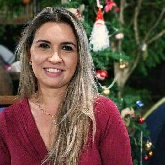 Olha quem está fazendo aniversário hoje… Esmeria Garcia.