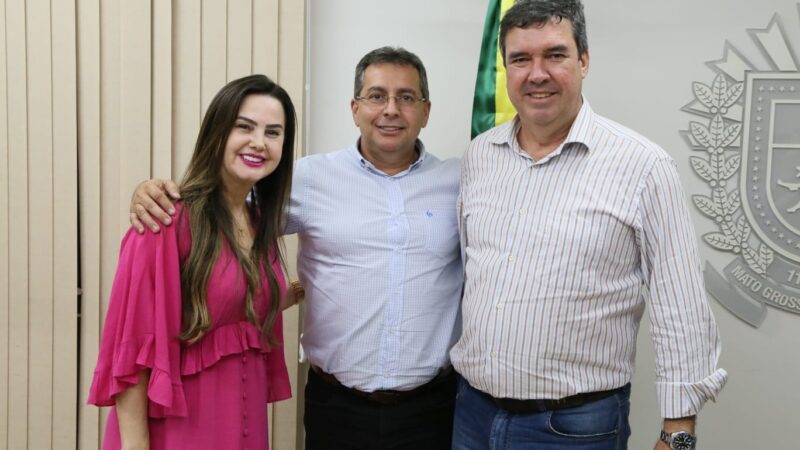 Cassilândia: Prefeito Valdecy Costa tem encontro com o governador Eduardo Riedel para várias reivindicações!