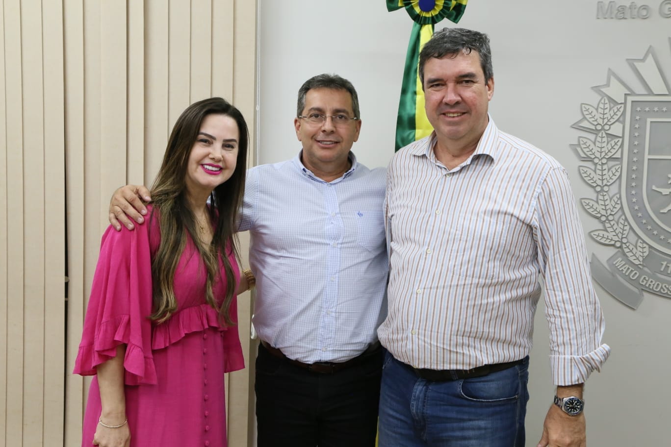 Cassilândia: Prefeito Valdecy Costa tem encontro com o governador Eduardo Riedel para várias reivindicações!