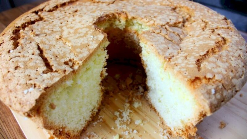 Sem trigo, sem óleo, sem fermento e sem leite: Faça bolo de Maisena com 3 ingredientes