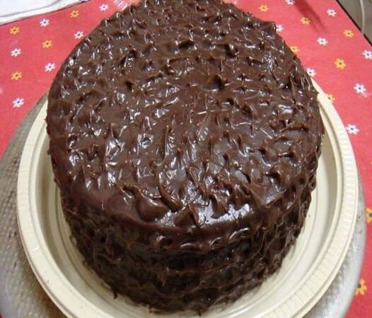 Bolo de chocolate com recheio de brigadeiro