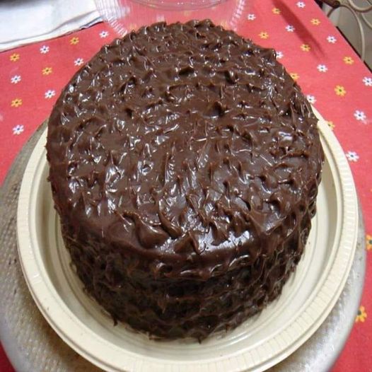 Bolo de chocolate com recheio de brigadeiro