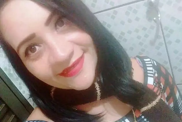 Mulher queimada pelo ex saiu correndo em chamas pelo quintal