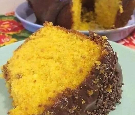 Bolo de cenoura com cobertura de brigadeiro mole