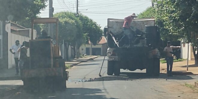 PREFEITURA DE CASSILÂNDIA REALIZA OPERAÇÃO TAPA BURACOS NOS BAIRROS LARANJEIRAS