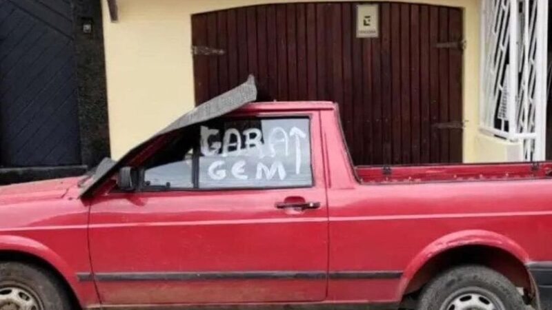 Morador pinta “aviso” em carro que parou em frente à sua garagem