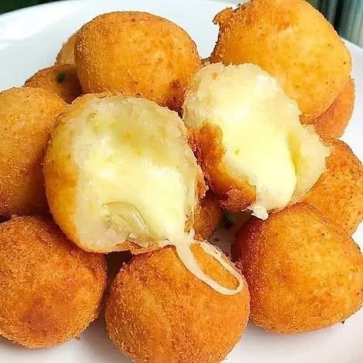 Bolinho de Batata Recheado com queijo