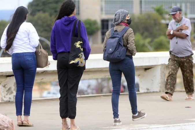 Brasil tem 6 milhões de mulheres a mais do que homens, revela IBGE