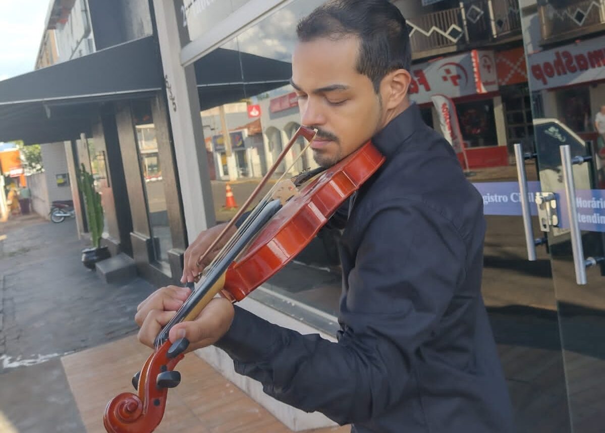 Olha quem está fazendo aniversário hoje…Musicista Danilo Ferreira