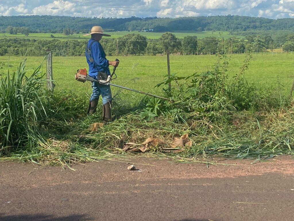 LIMPEZA URBANA SEGUE NO CORREDOR DA SERVIDÃO