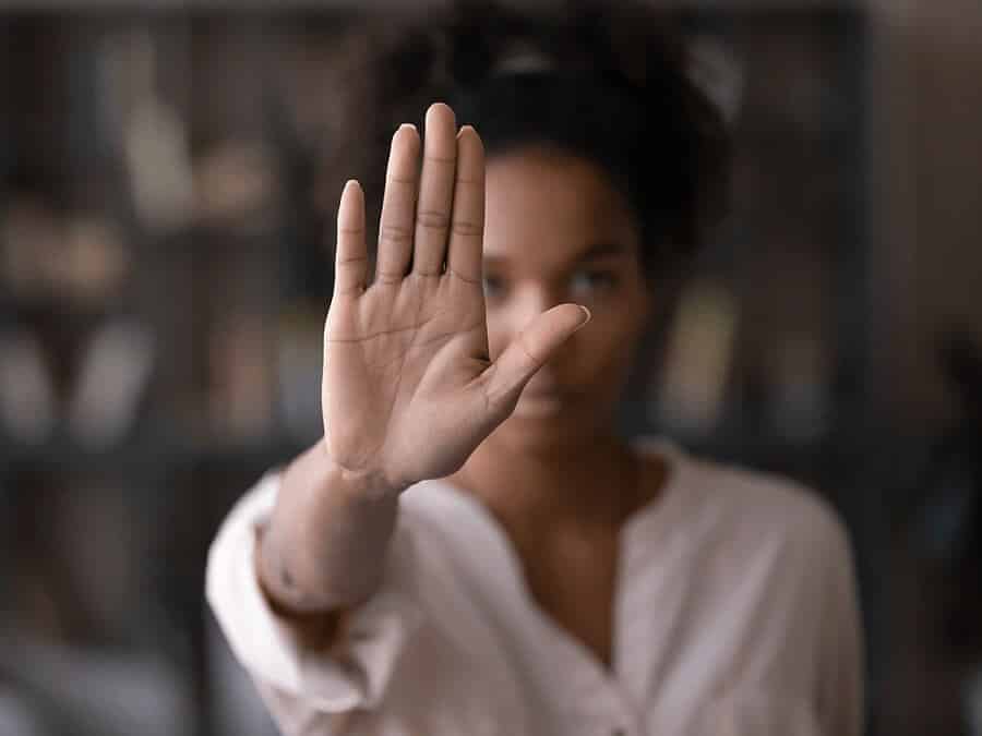 Cassilândia: Mulher denuncia colega de trabalho por injúria racial