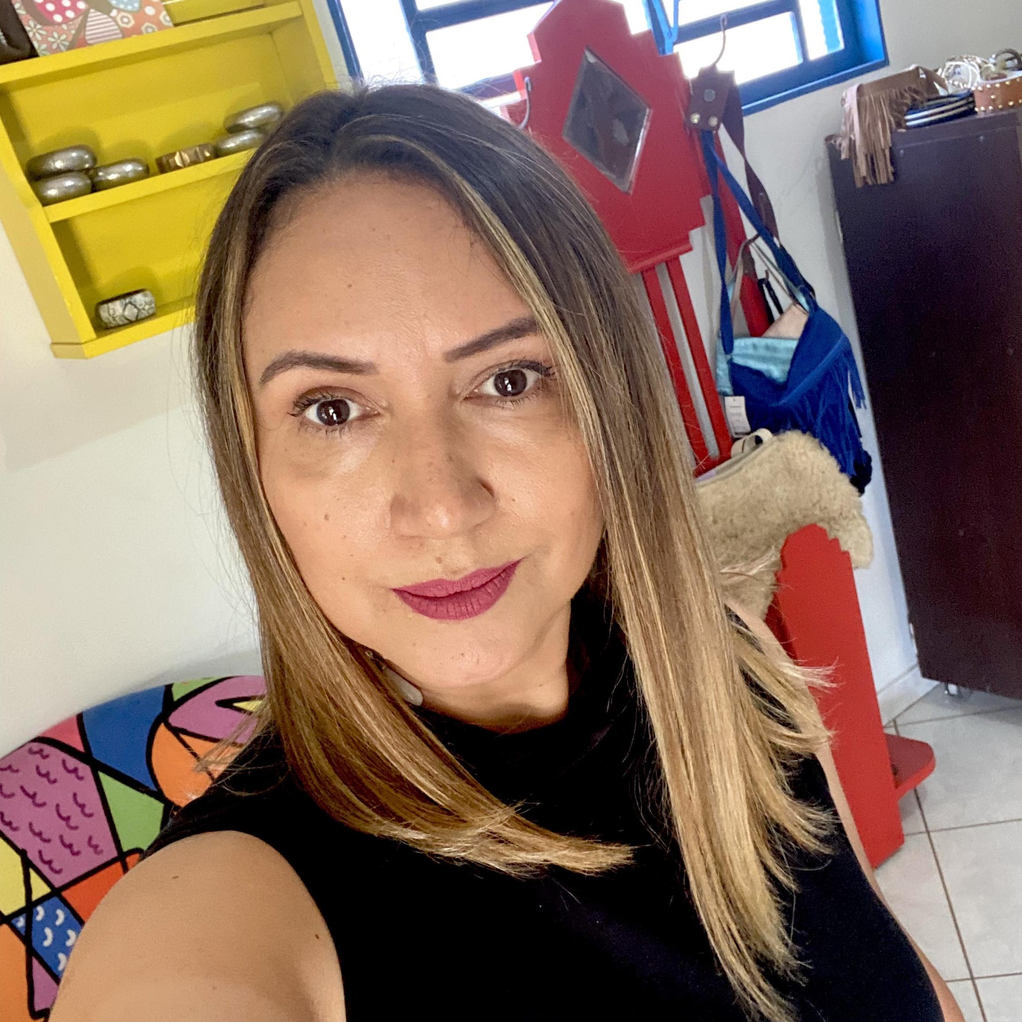 Geente, olha quem está fazendo aniversário hoje: Cristina de Fátima Rodrigues Proprietária do Brechó Recharme