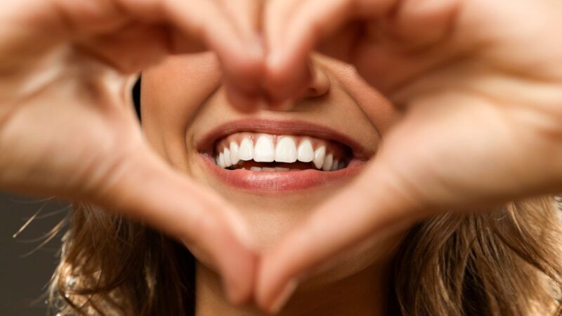 Implante Dentário: sorriso novo e autoestima lá no alto!