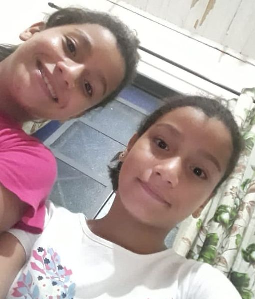 Genteee, olha quem está fazendo aniversário hoje: Gêmeas Tyaila Maria Lopes e Anna Lívia Lopes