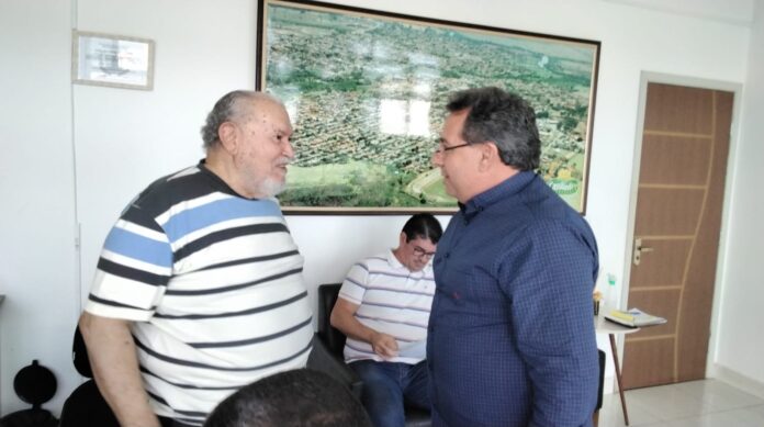 Prefeito Valdecy Costa recebeu a visita do ex-prefeito Luizinho Tenório