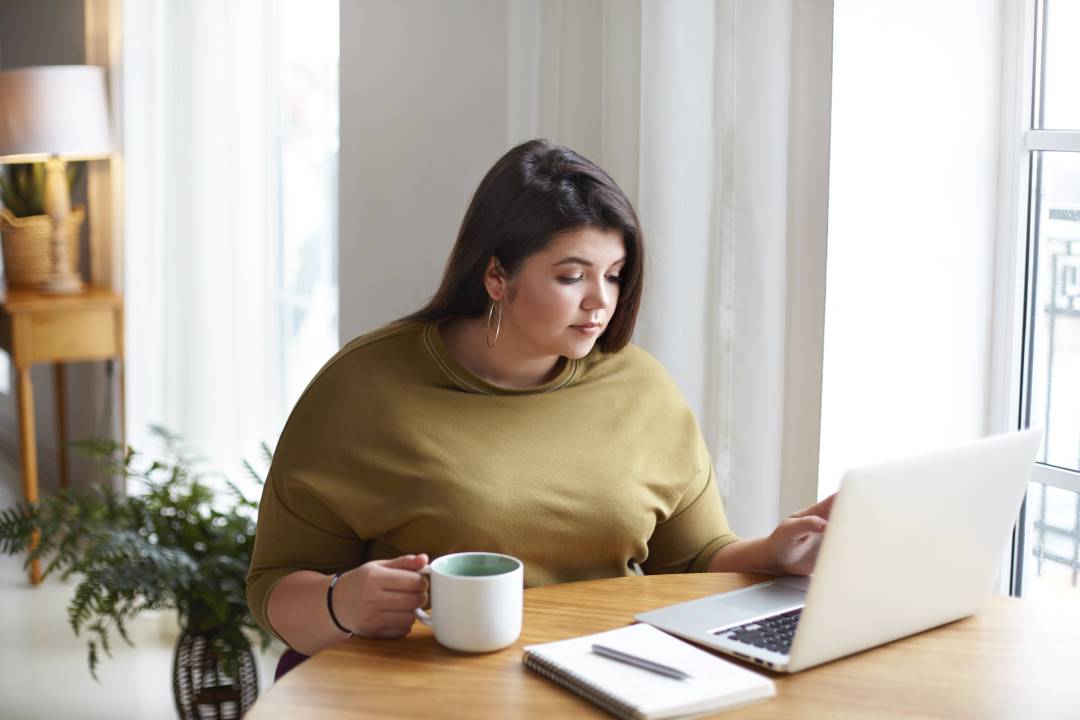 O café pode reduzir o risco de mortalidade em pessoas sedentárias?