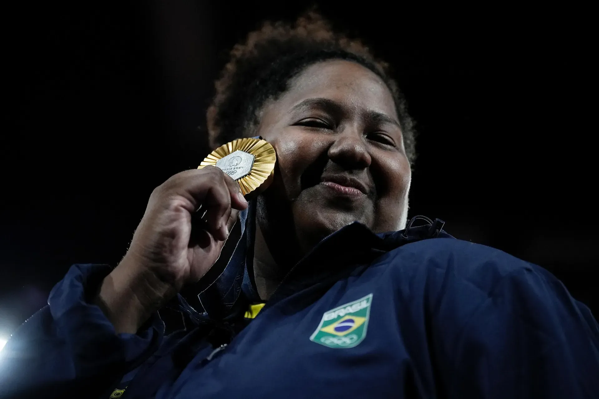 Bia Souza bilha no judô e garante primeira medalha de ouro do Brasil nas Olimpíadas de Paris