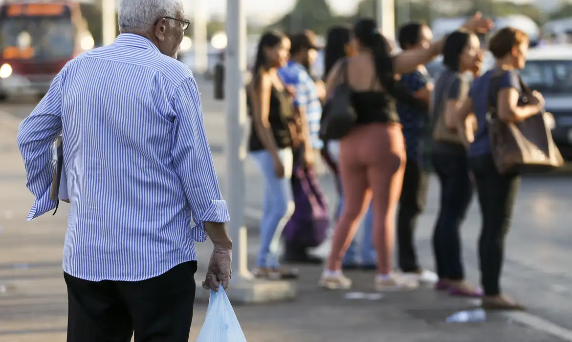 Estudo mostra benefício de exercícios físicos em idosos com câncer