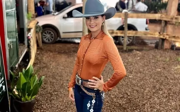 Rainha de rodeio de 24 anos morreu no mesmo dia que a bisavó