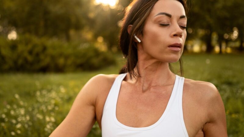 Mulher 40 graus à sombra: por que passamos pelas ondas de calor na menopausa