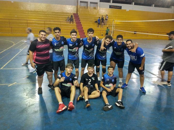 Alunos do colégio Intelectus Anglo ganham 2 medalhas de ouro pro vôlei masculino no Campec de Cassilândia