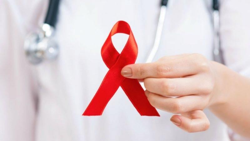 Dezembro vermelho reforça luta contra HIV e AIDS e IST