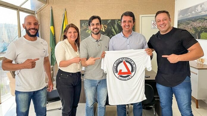 Prefeito Rodrigo e Vereador Peter recebem representantes do Projeto de Jiu-Jitsu de Cassilândia