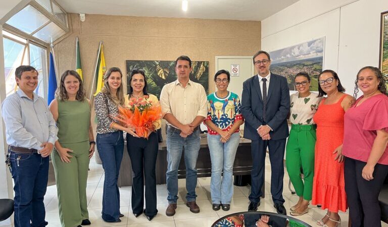 Prefeito Rodrigo firma compromisso de implementar a Sala Lilás na delegacia de Cassilândia