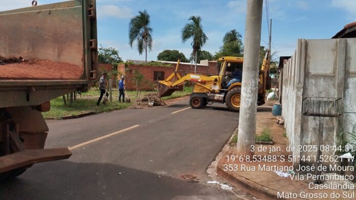 Ação cidade limpa: retirada de entulhos nos bairros Balmant e Estrela do Vale