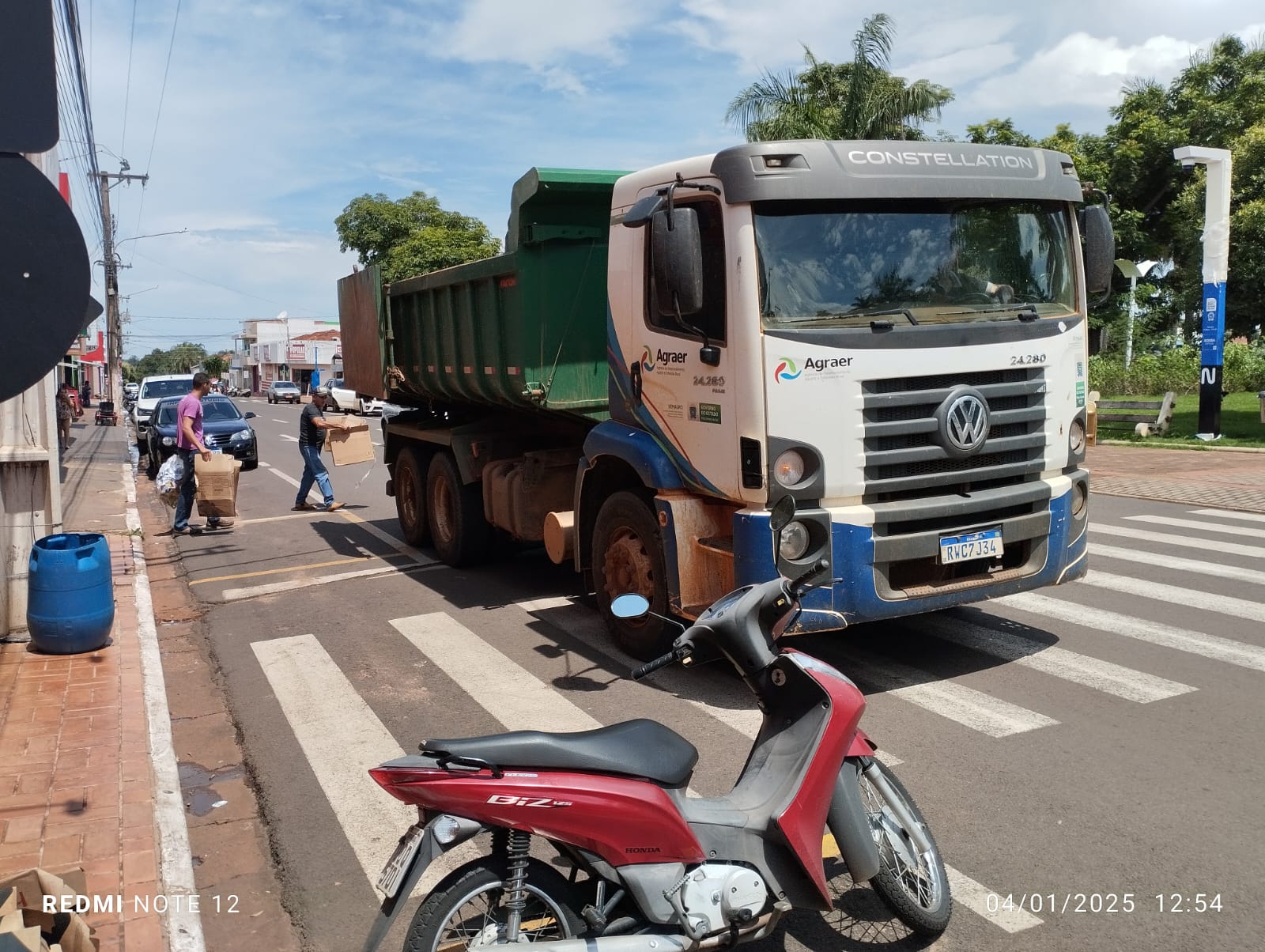 Prefeitura de Cassilândia recolhe entulhos e lixo no centro da cidade