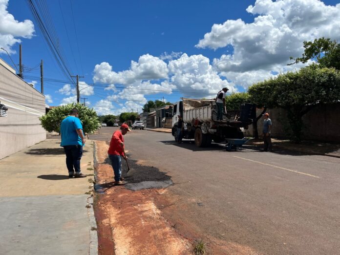 Prefeitura inicia operação tapa-buracos em Cassilândia