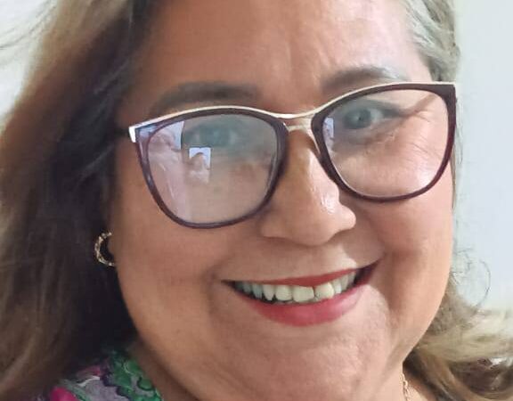 Genteee, olha quem está fazendo aniversário hoje: Rosângela Castilho