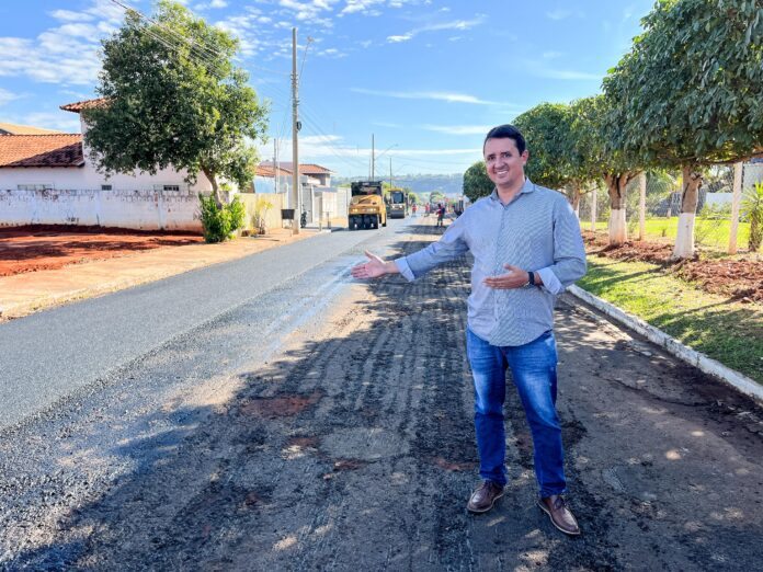 Prefeito acompanha início das obras de recapeamento asfáltico na Izanópolis