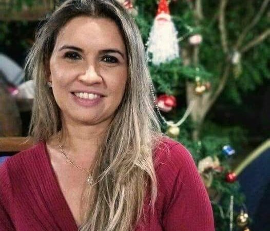 Genteee, Olha quem está fazendo aniversário hoje…. Parabéns,  Esmeria Garcia.