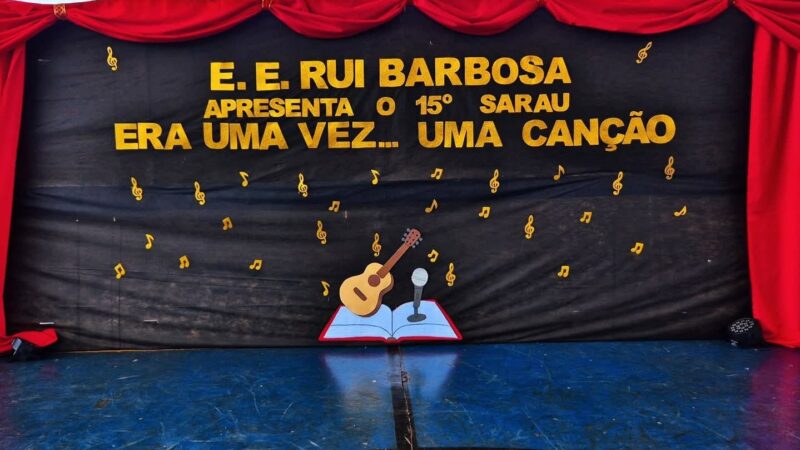 Música, literatura e emoção marcam o 15º Sarau Literário da EE Rui Barbosa em Cassilândia