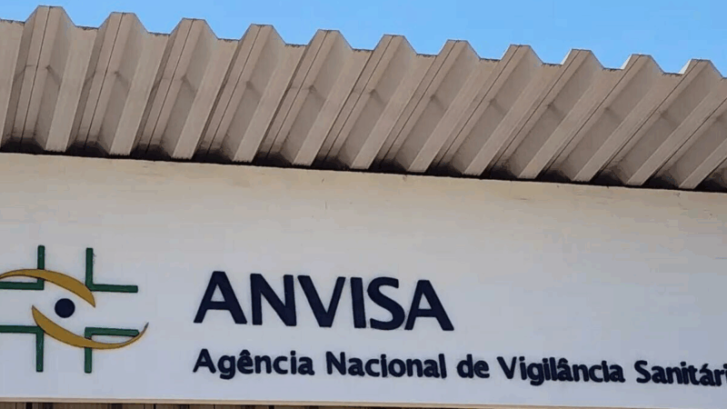 Anvisa alerta para riscos de alisantes com formol e outras substâncias proibidas