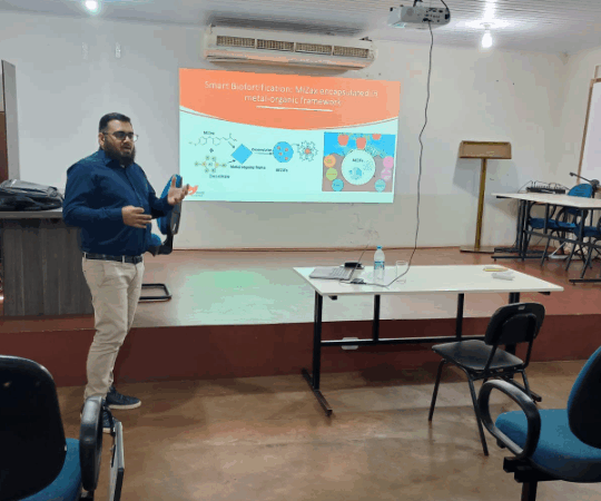 Pesquisador ministra palestra sobre bioestimulantes para alunos de Agronomia da UEMS em Cassilândia